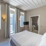 Micra Anglia Boutique & Άνδρος