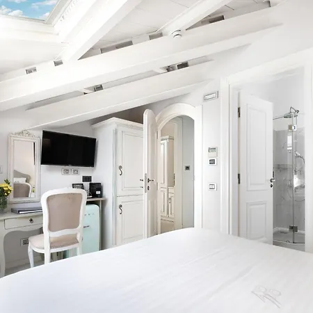 Micra Anglia Boutique & Hotel Andros Town