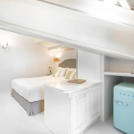 Micra Anglia Boutique & 5* Andros Town