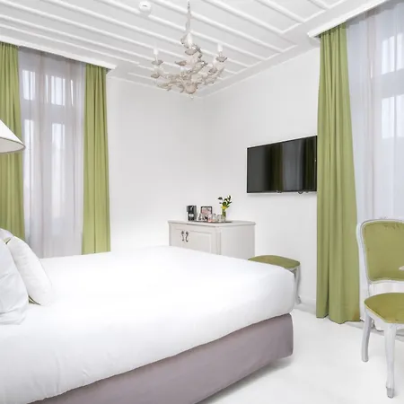 Micra Anglia Boutique & 5* Andros Town