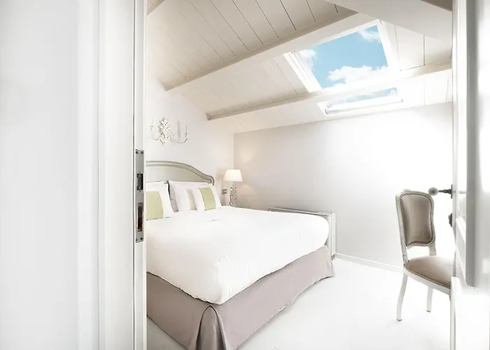 Micra Anglia Boutique & Ándros