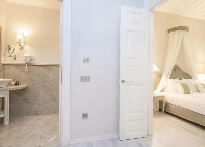 Micra Anglia Boutique & 5* Ándros