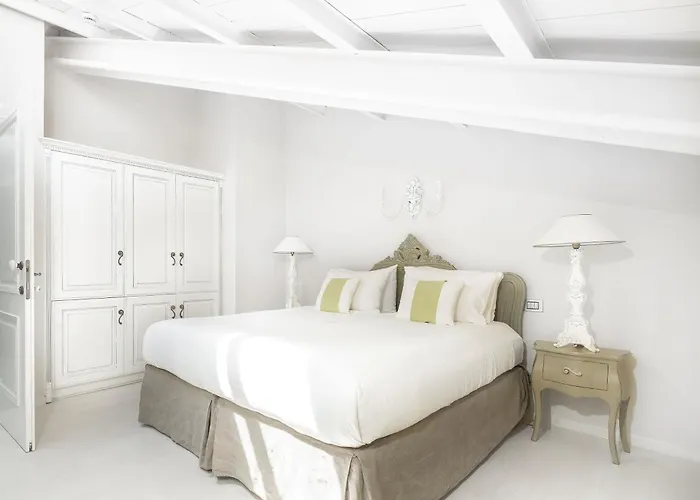 Micra Anglia Boutique &