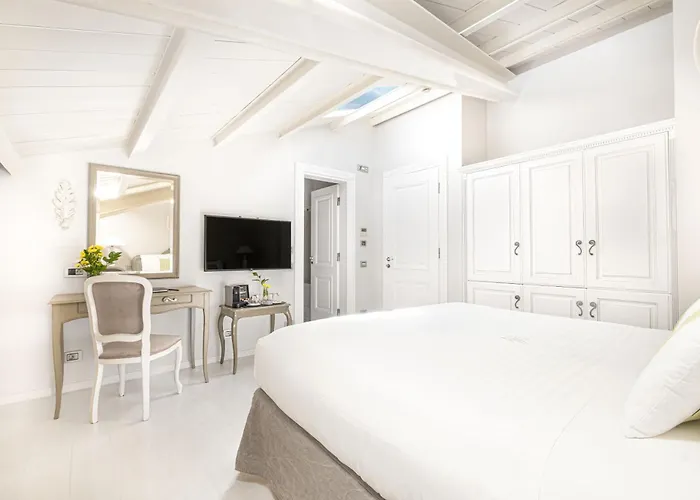 Micra Anglia Boutique &