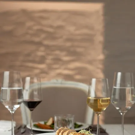 Micra Anglia Boutique & Ándros