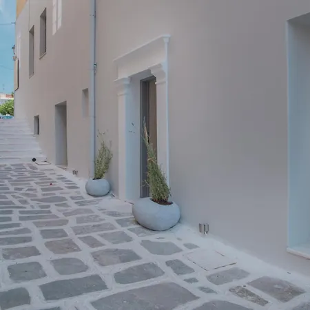 מלון Micra Anglia Boutique & 5*