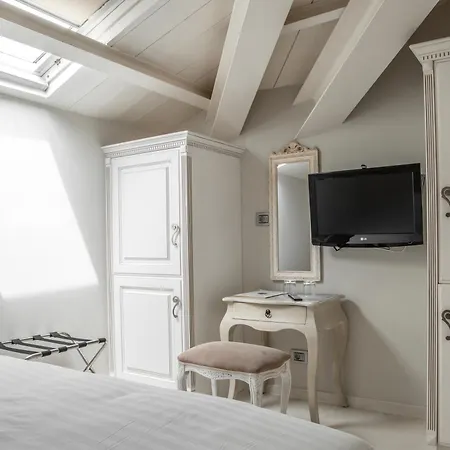 Micra Anglia Boutique & Szálloda 5*