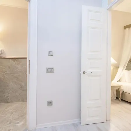 Micra Anglia Boutique & 5* Άνδρος