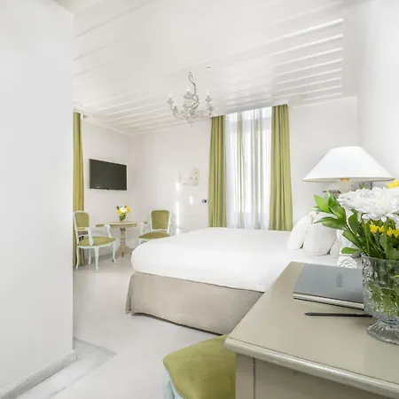 Micra Anglia Boutique &