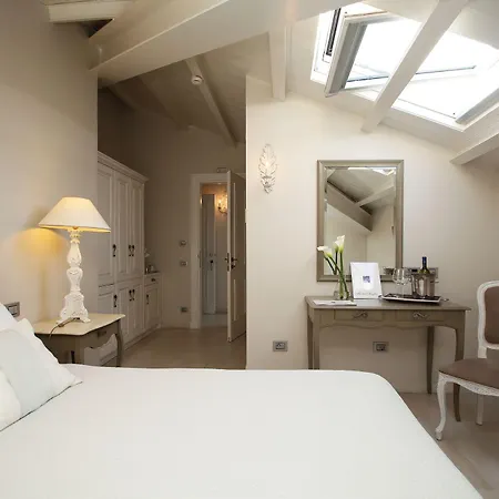 מלון Micra Anglia Boutique &