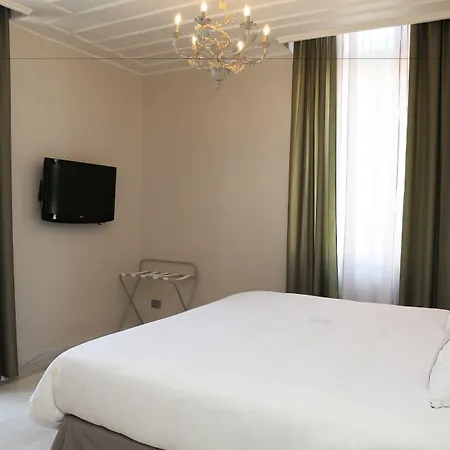 Micra Anglia Boutique &