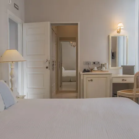 מלון Micra Anglia Boutique & Ándros